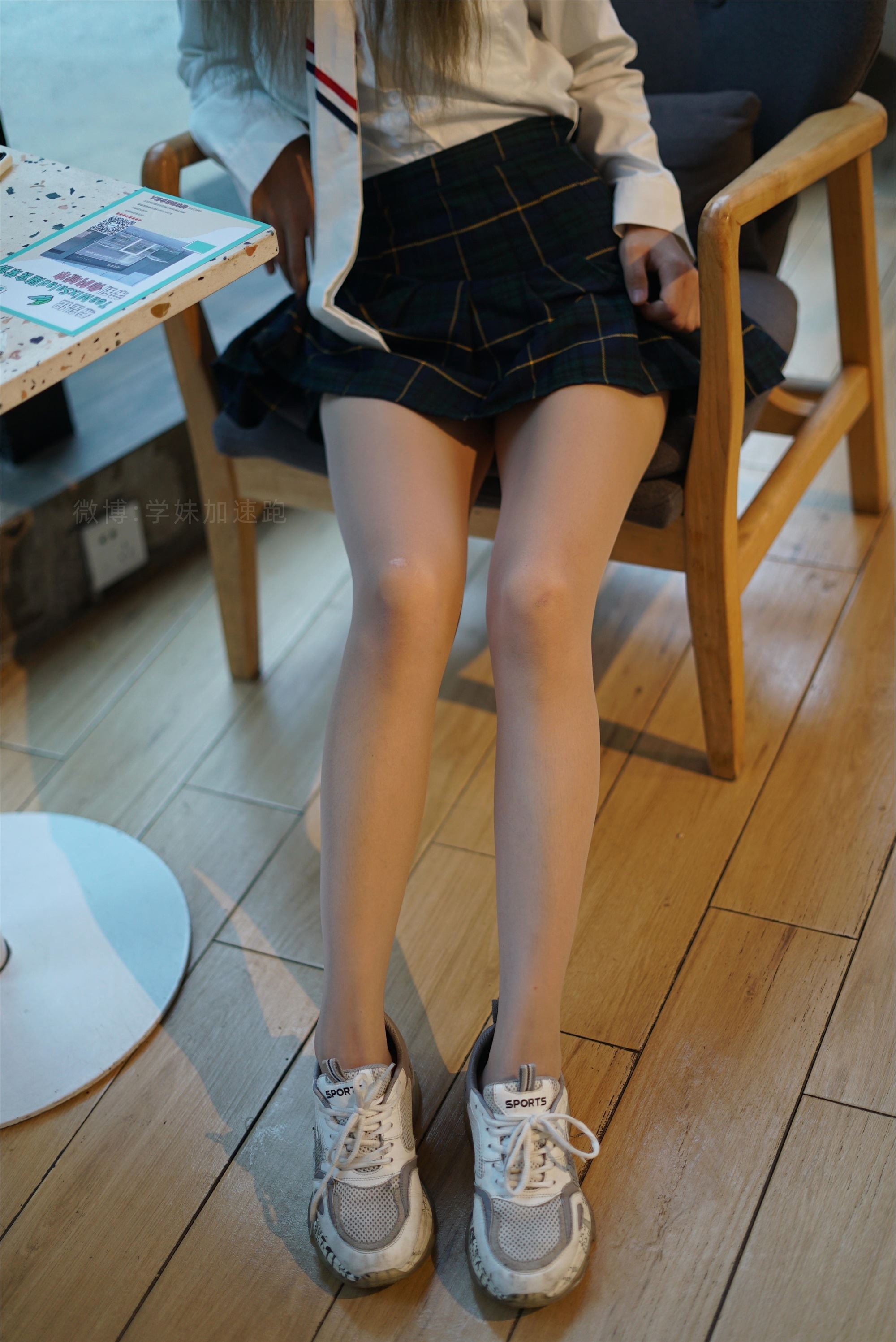 学妹加速跑 XM052《清纯学院风，性感天鹅绒-敏儿》